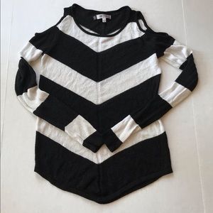 JENNIFER LOPEZ Shimmery Cold Shoulder Top